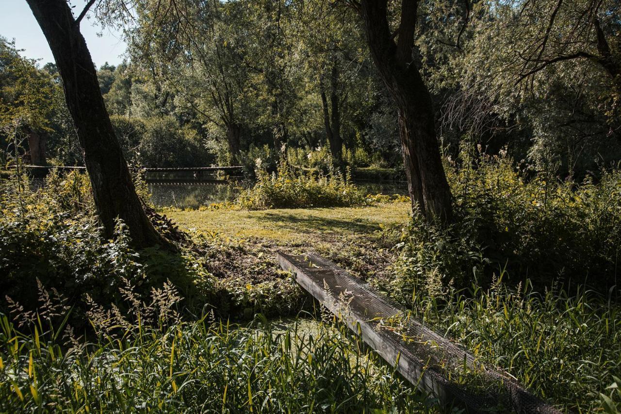 Les Cabanes Des Marais La Madelaine-sous-Montreuil Dış mekan fotoğraf
